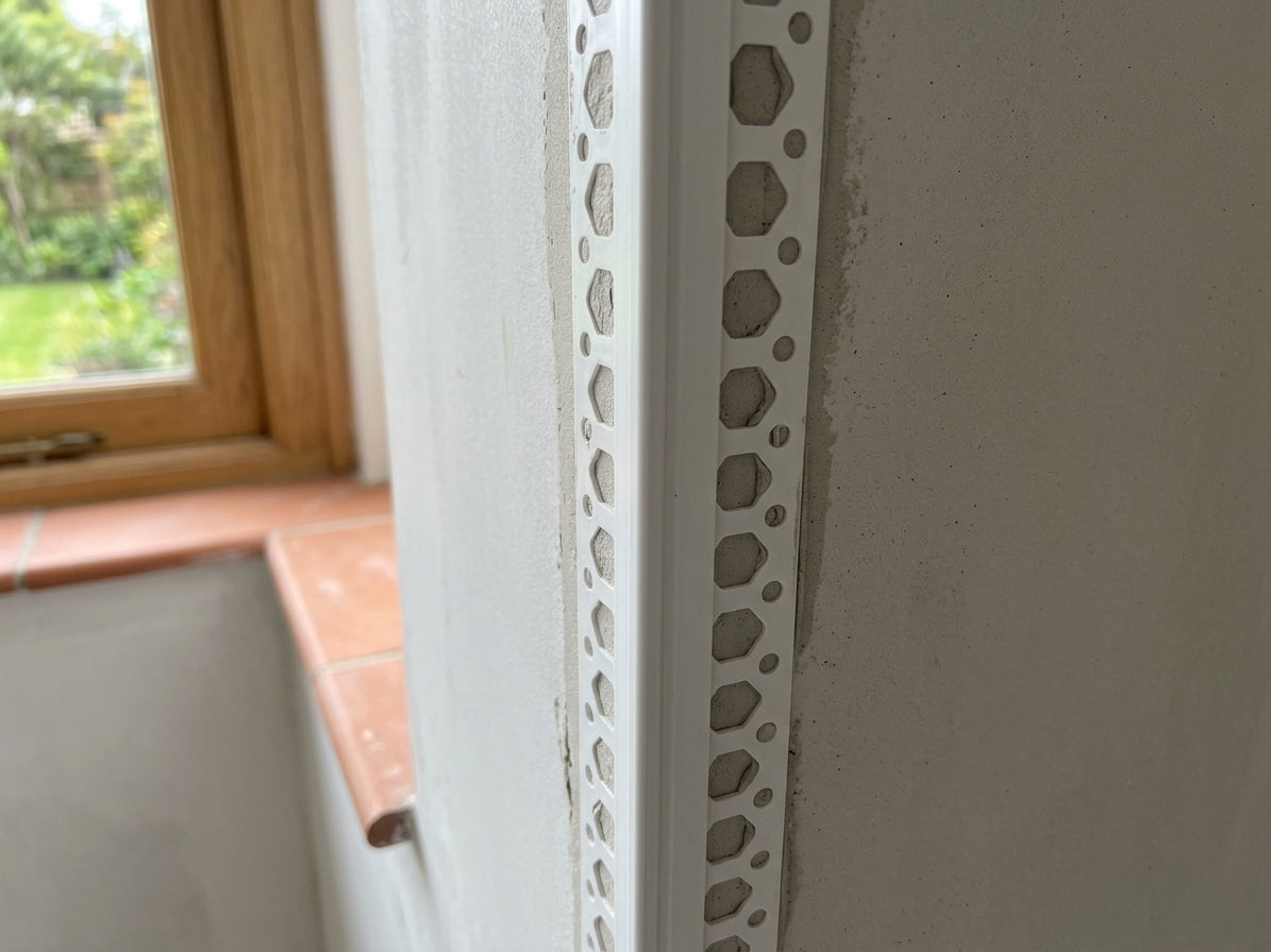 6mm Plastic Render Corner Bead White - 25 x 2.5m Lengths